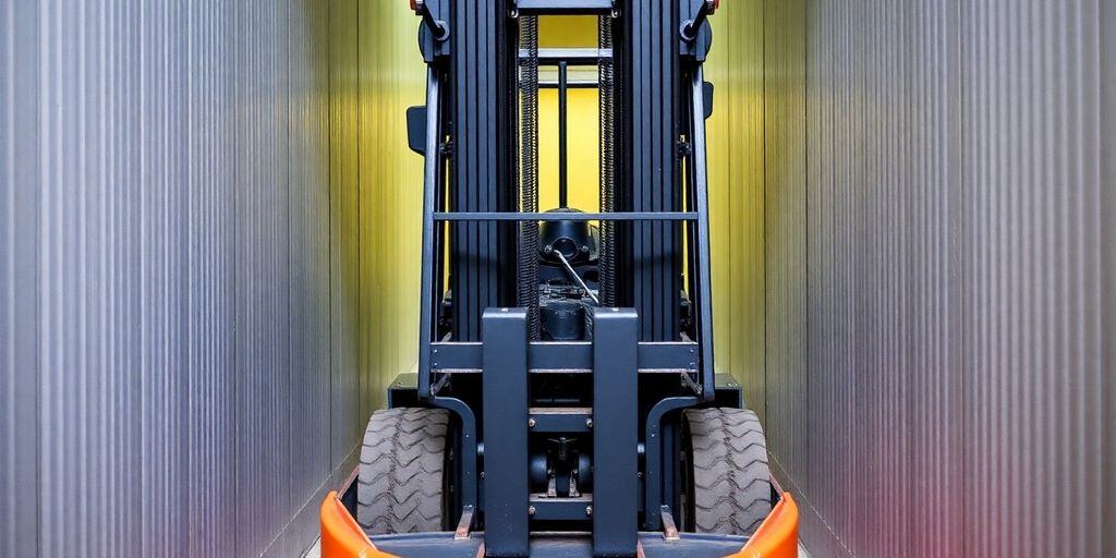 เทคนิคการขับรถโฟล์คลิฟท์ในพื้นที่จำกัด