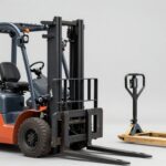 รถโฟล์คลิฟท์ vs รถลากพาเลท เลือกแบบไหนดี